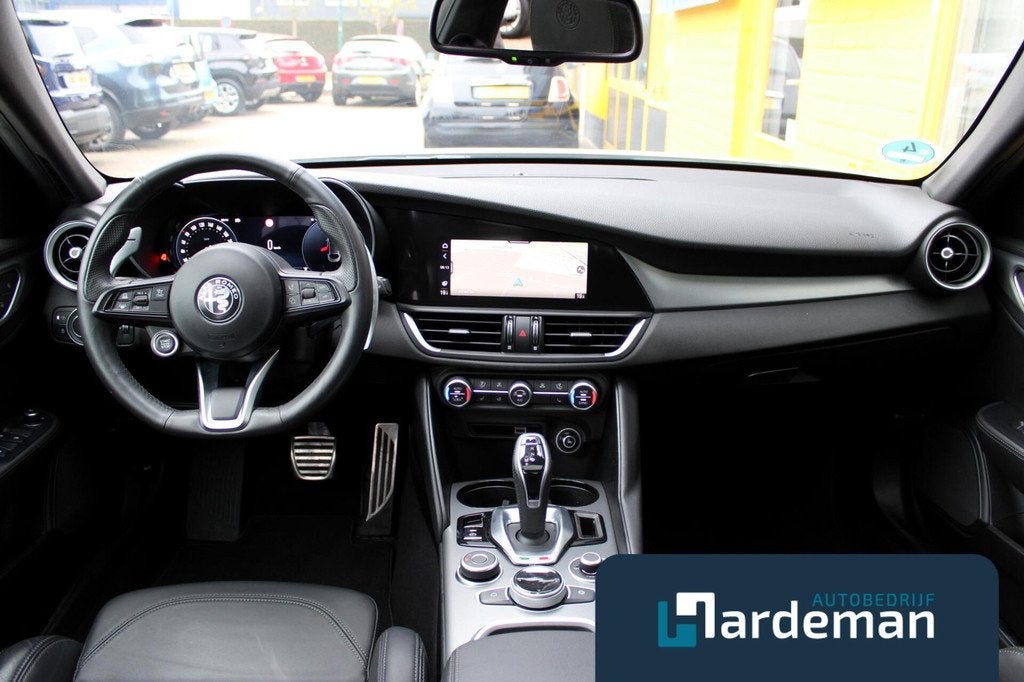 Alfa Romeo Giulia 2.0 T GME AWD Veloce Panorama, 745 kg, 4 cilinders, Met garantie (alle), Wit