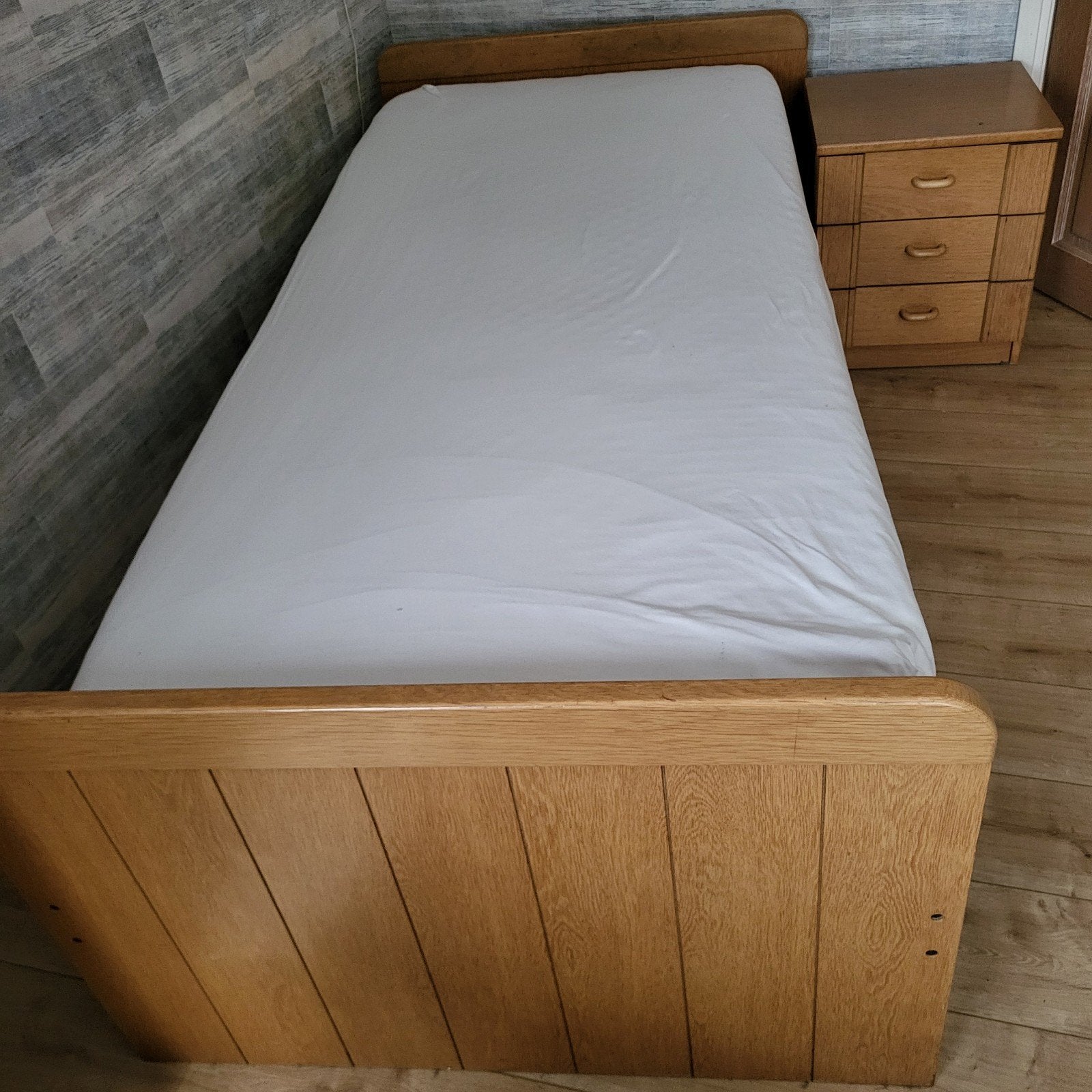 Eenpersoons bed met nachtkastje, Ophalen, Gebruikt, 90 cm, Eenpersoons