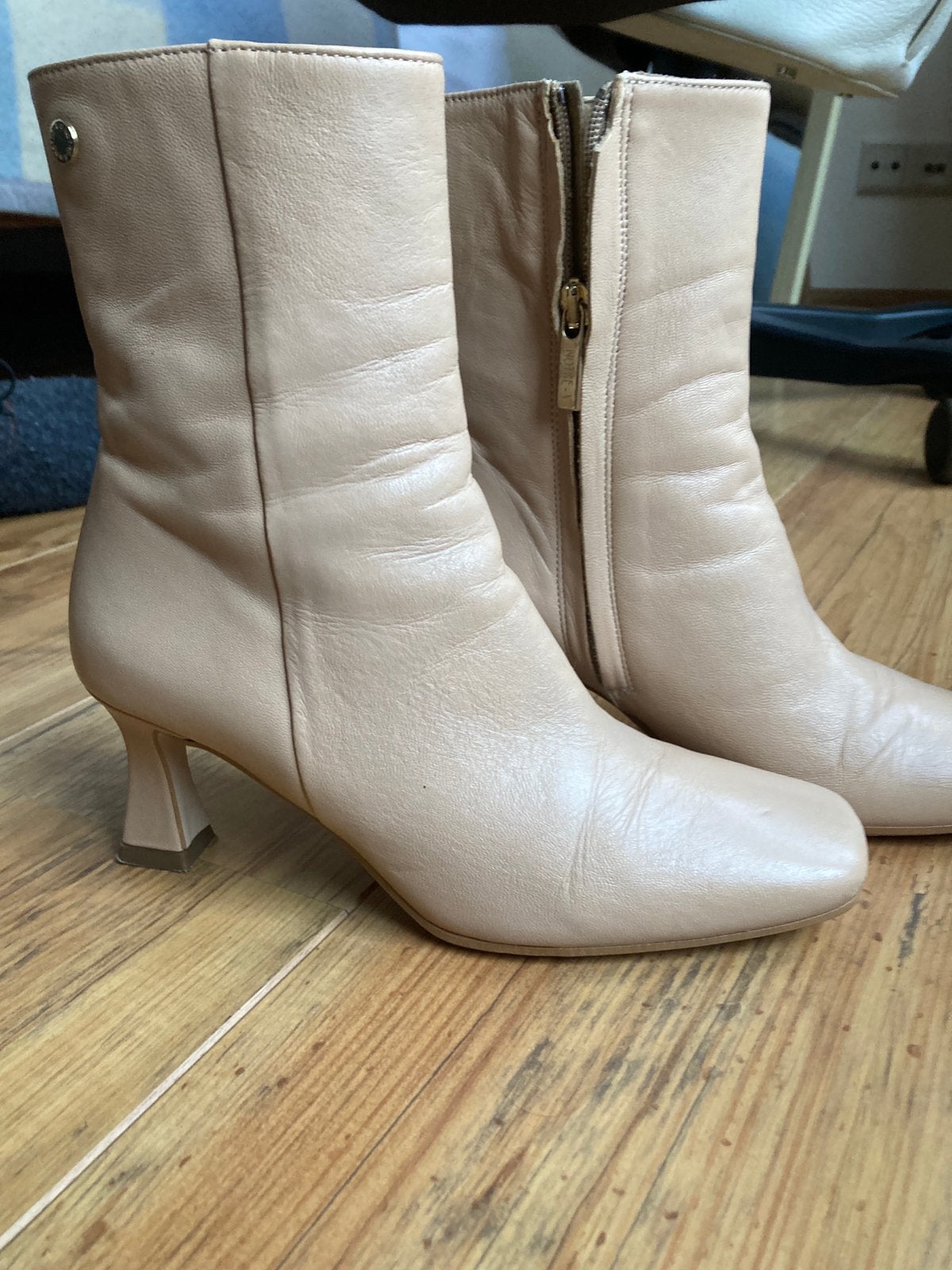 Notre V enkellaarsjes leer beige maat 36, Ophalen of Verzenden, Zo goed als nieuw, Beige