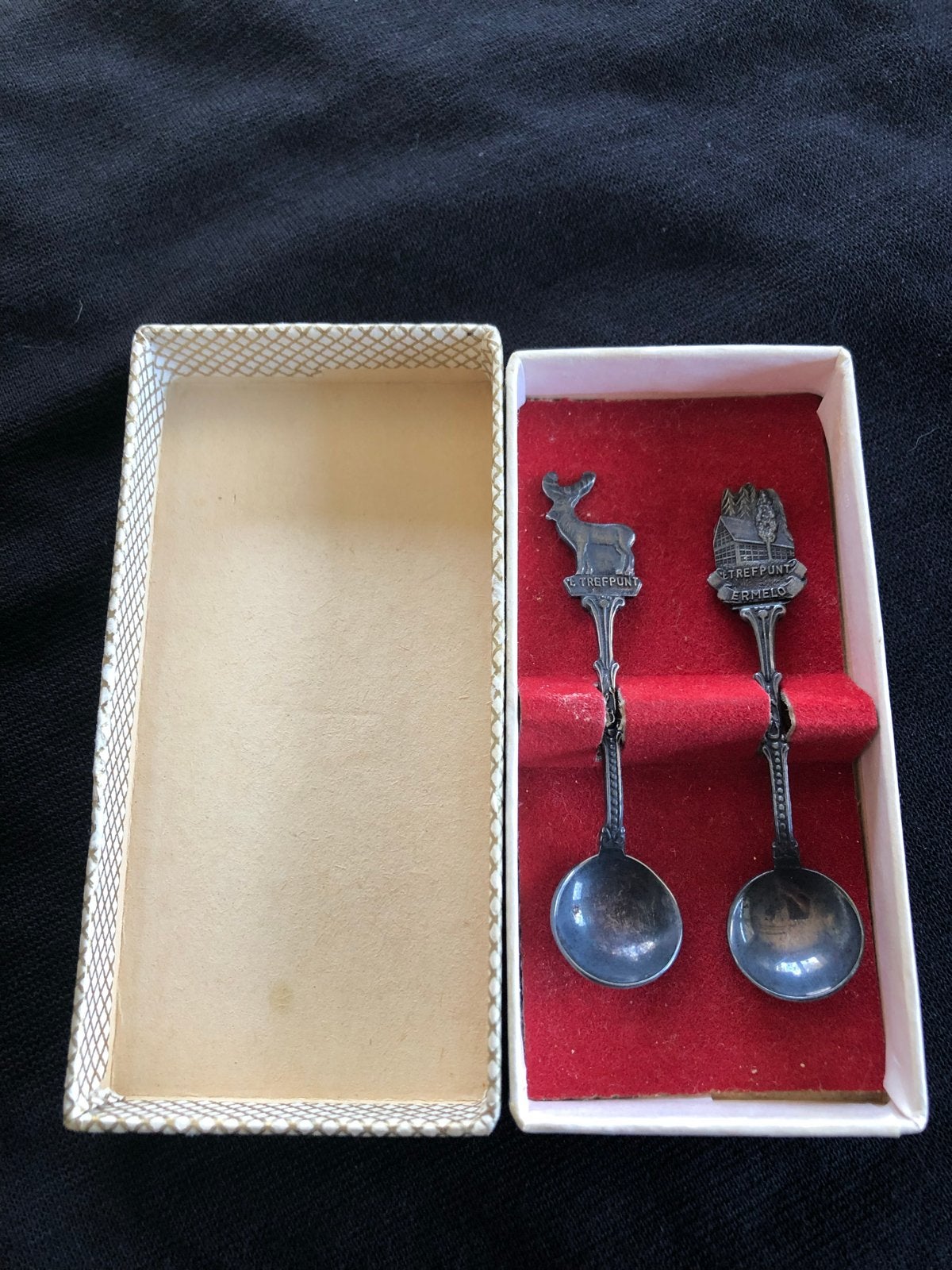 Twee verzilverde souvenirlepeltjes 'Trefpunt Ermelo', Antiek en Kunst, Antiek | Bestek, Ophalen of Verzenden