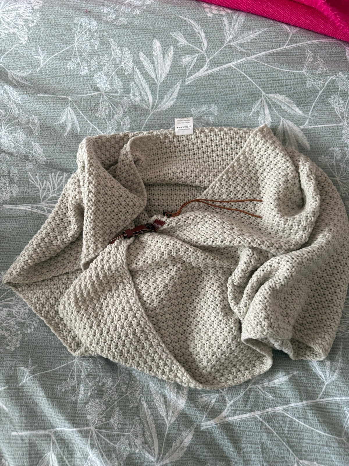 Lot83 Driehoeksjaal Zandkleur/Licht Beige - Zo goed als nieu, Ophalen of Verzenden, Zo goed als nieuw, Sjaal