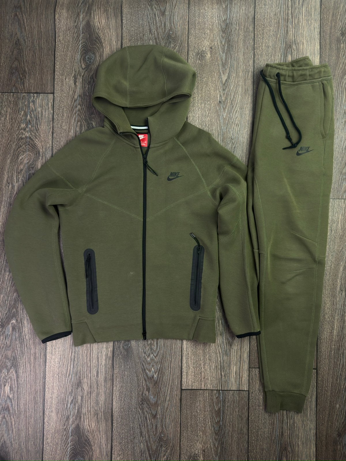 Nike Tech Fleece Trainingspak Khaki maat S, Bruin, Ophalen of Verzenden, Zo goed als nieuw, Algemeen