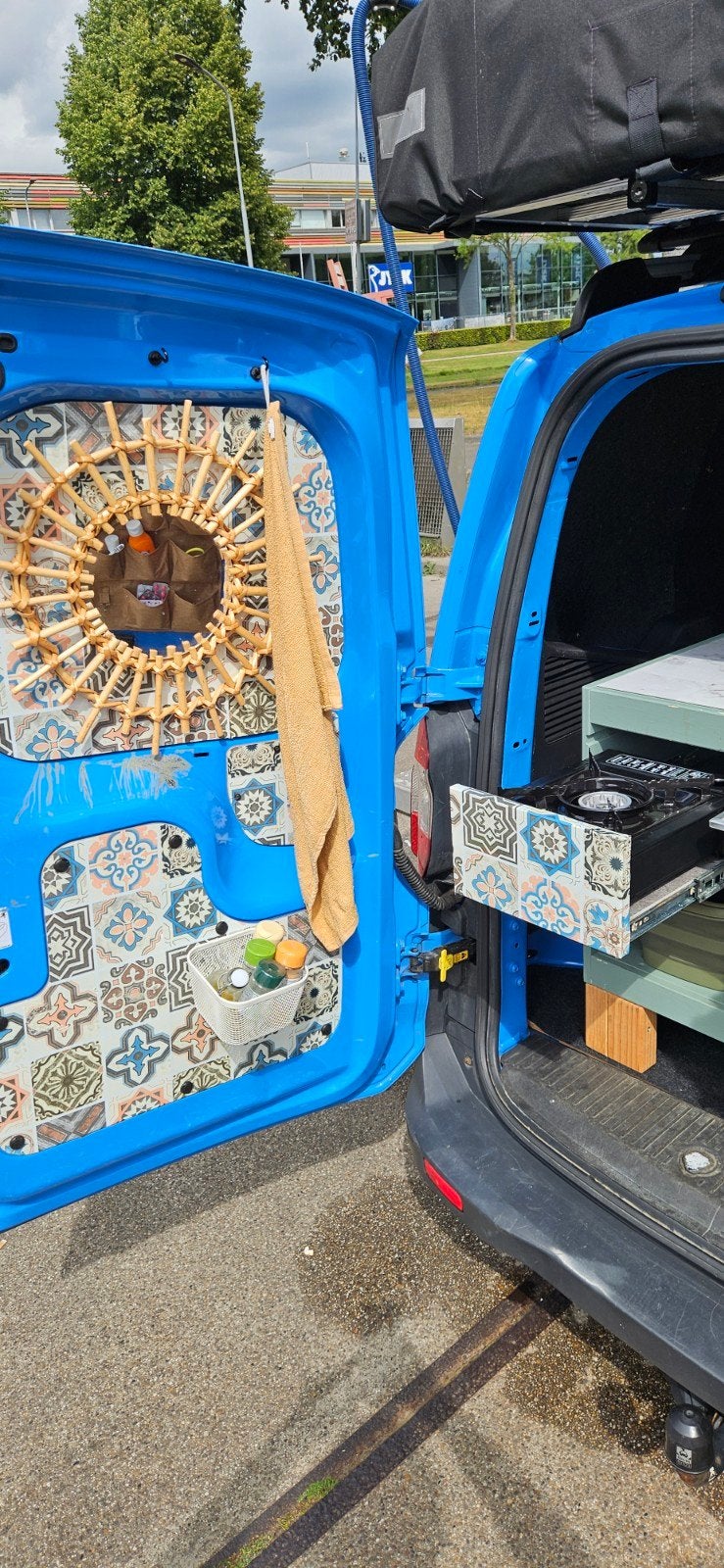 Foto 11 van Ford Transit Courier (2016) met slim keukenblok