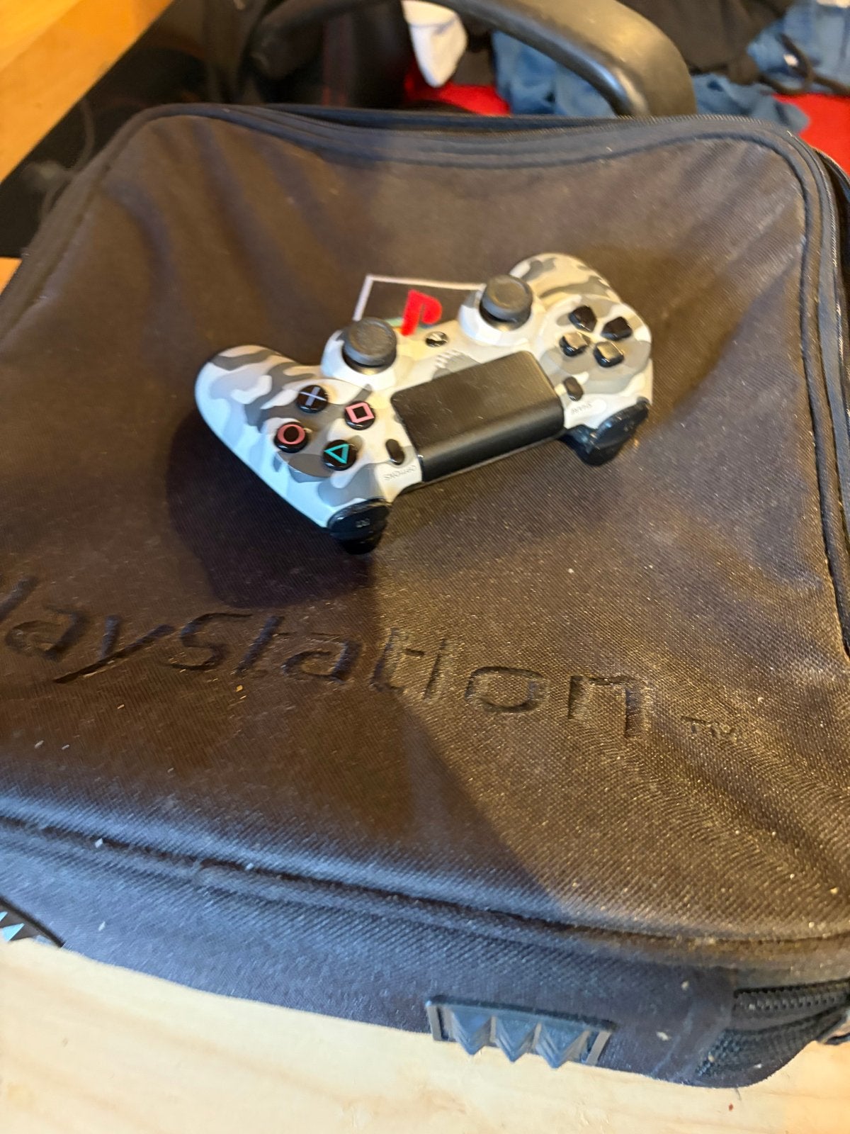 PS4 Mystery Box: Controller, Tas & 6 Games, Ophalen of Verzenden, Gebruikt, Overige kleuren, Met games