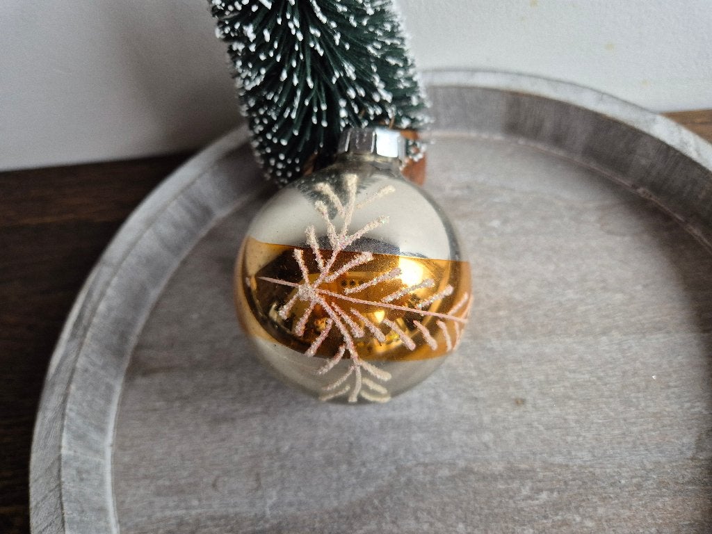 Vintage kerstbal oranje streep met tak 541, Diversen, *, Gebruikt, *, Ophalen of Verzenden