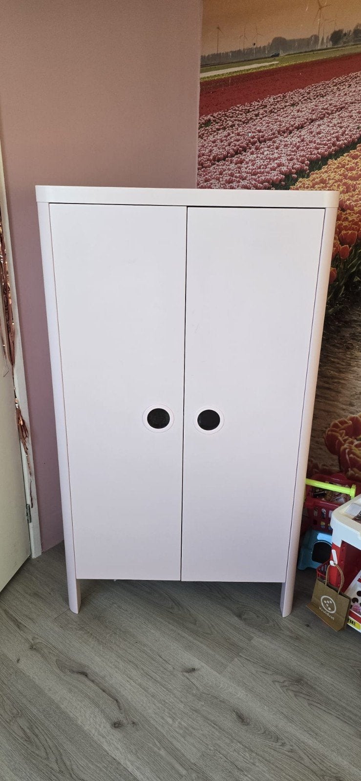 Roze kledingkast met planken en hangruimte, Huis en Inrichting, Kasten | Kledingkasten, Ophalen, Met deur(en), Gebruikt, 100 tot 150 cm