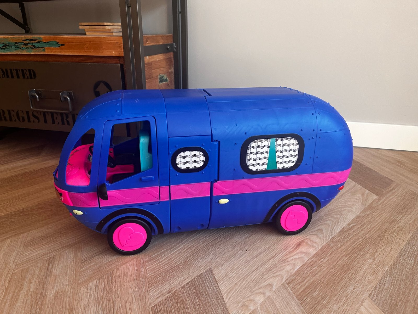 LOL Surprise OMG Glamper 2-in-1 Camper Speelset, Kinderen en Baby's, Speelgoed | Speelgoedvoertuigen, Ophalen of Verzenden, Gebruikt