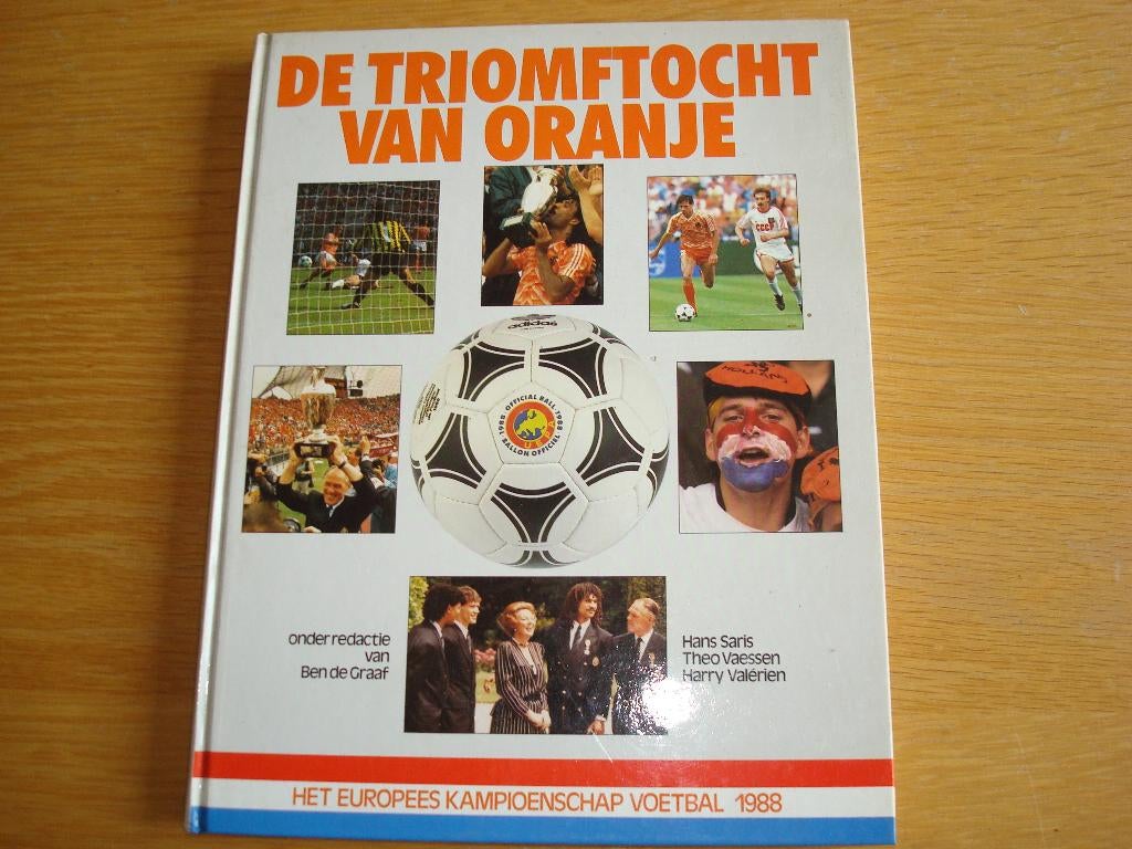Boek, De  triomftocht van Oranje 1988 Voetbal, Boeken, Sportboeken, Ophalen of Verzenden, Zo goed als nieuw, Balsport