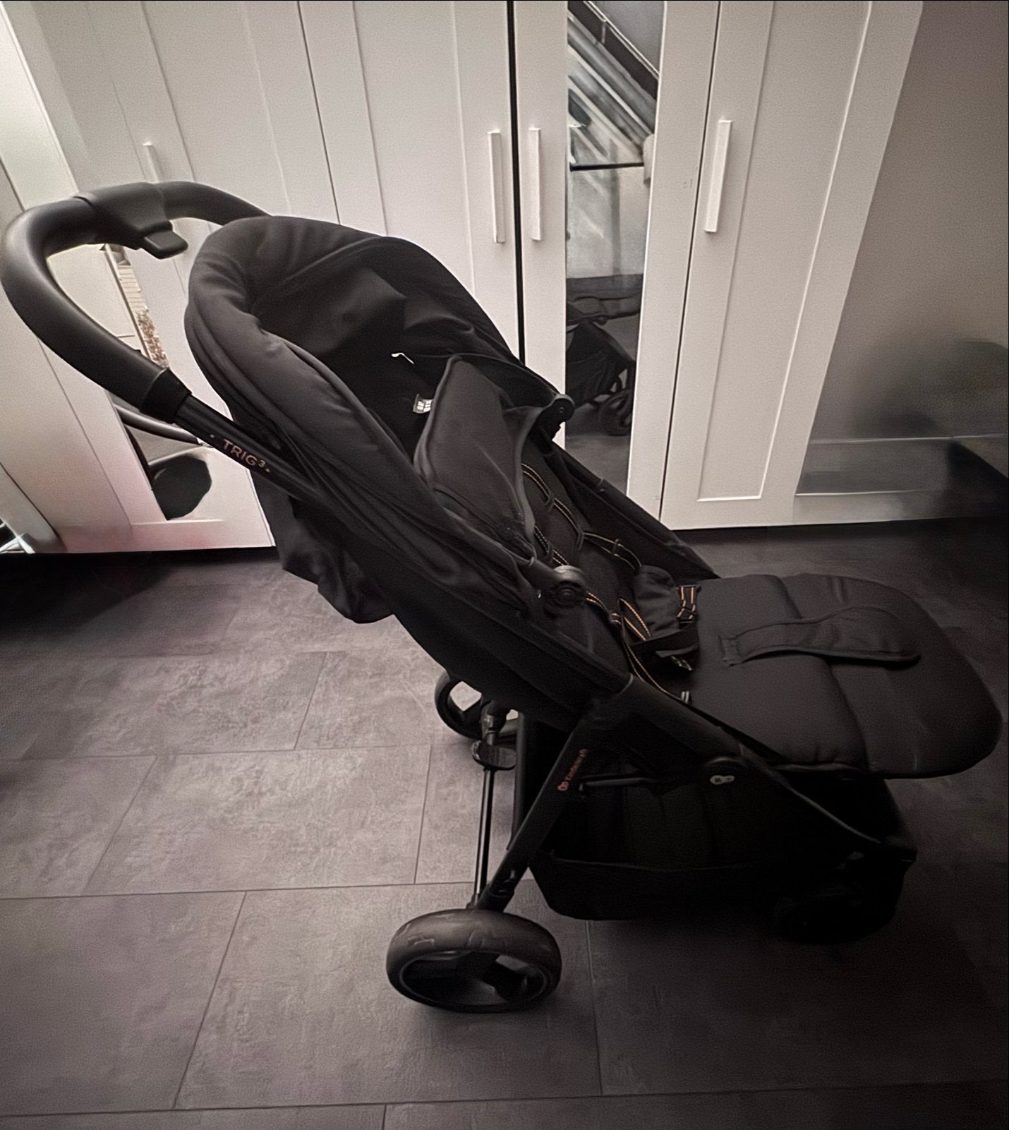 Nette zwarte kinderwagen - Compact en comfortabel, Ophalen, Zo goed als nieuw, Kinderwagen, Overige merken