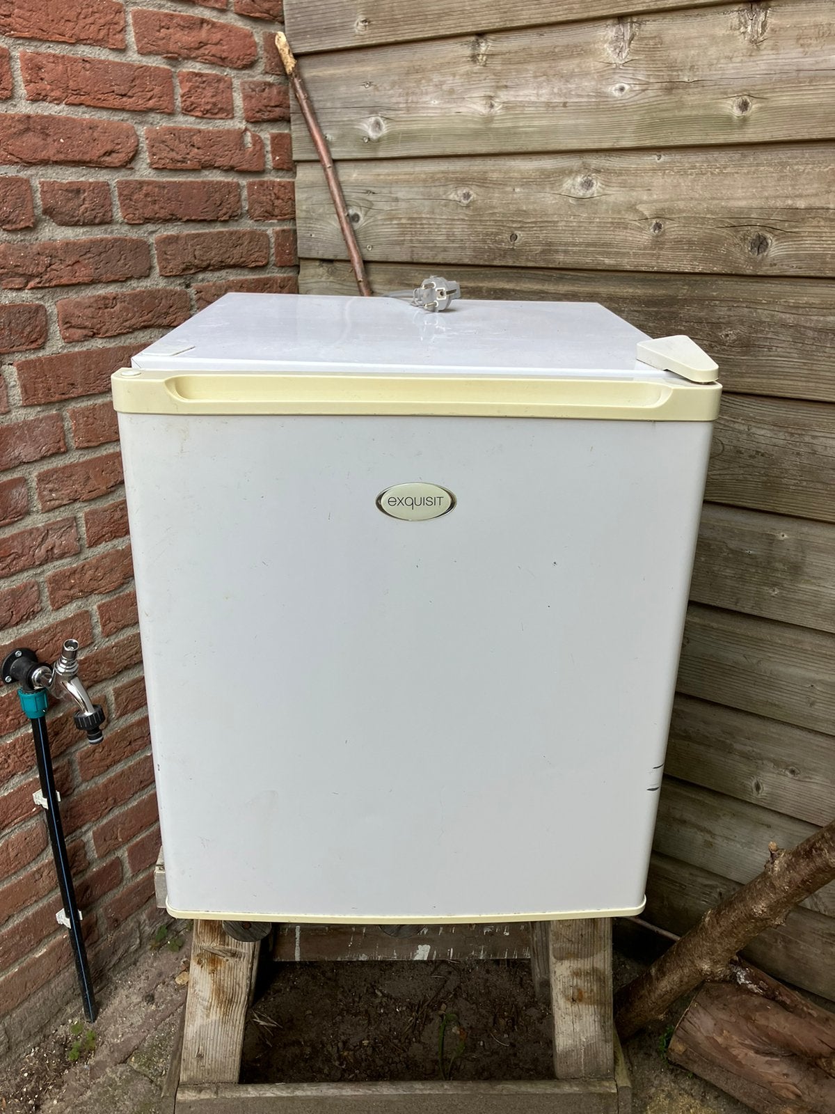Gratis mini koelkast, thermostaat waarschijnlijk defect, Ophalen, Zonder vriesvak, Minder dan 75 liter, Niet werkend