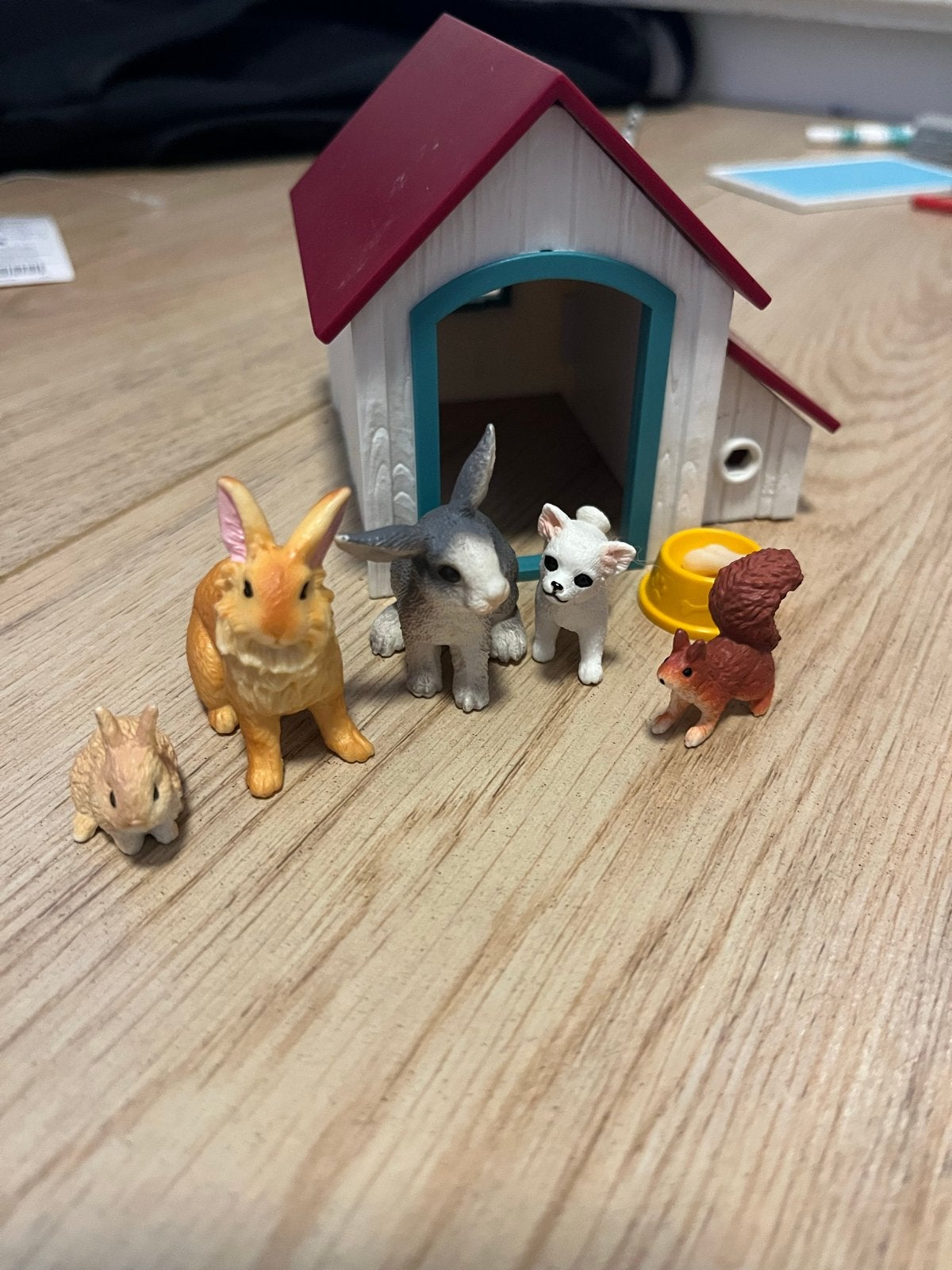 Dieren met hondenhok te koop, Ophalen of Verzenden, Zo goed als nieuw, Hondenhok