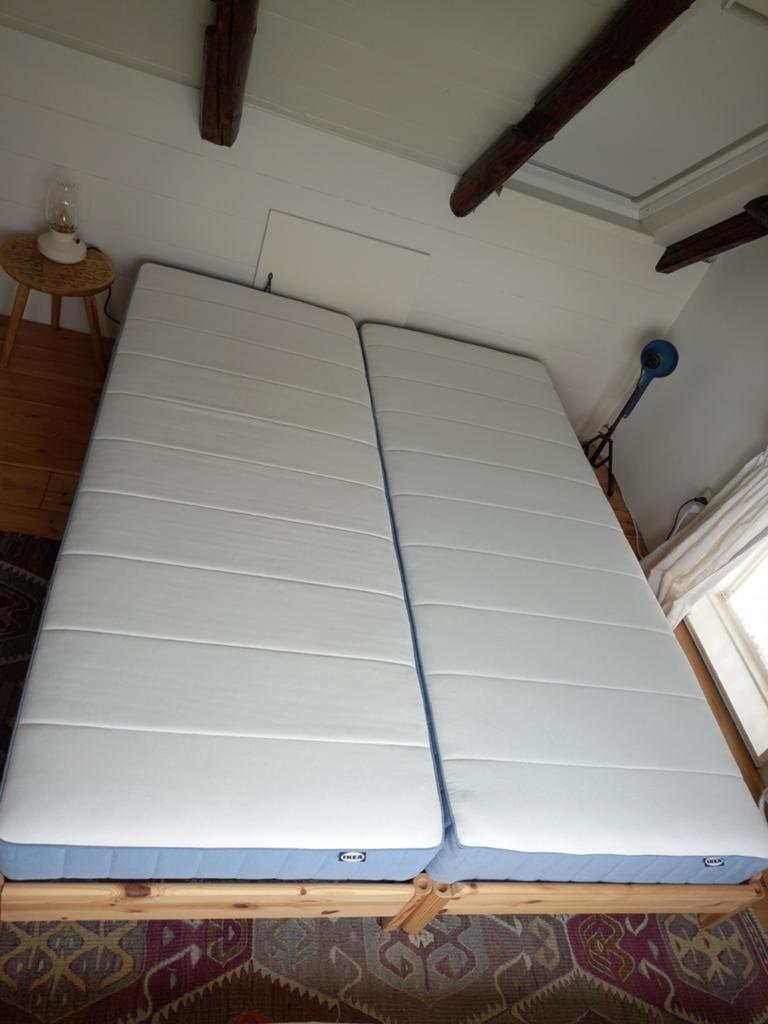 Twee Ikea matrassen Vesteröy, Eenpersoons, Ophalen of Verzenden, Zo goed als nieuw, 80 cm