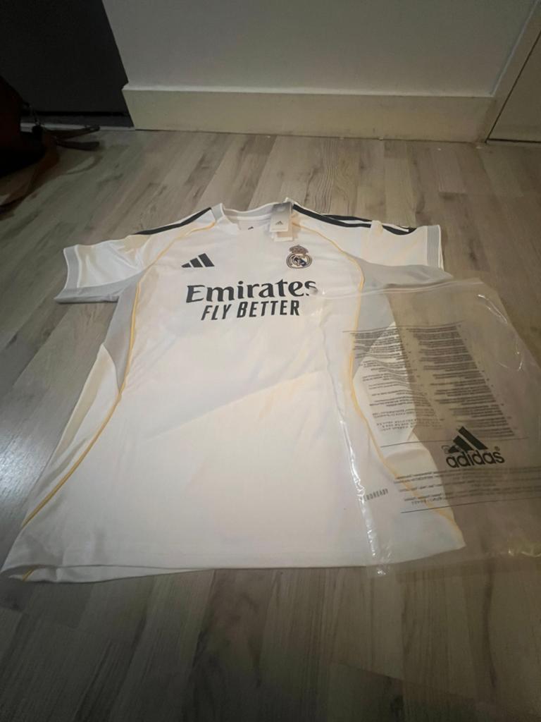 Real madrid fc thuisshirt 2025/2026, Sport en Fitness, Voetbal, Maat S, Ophalen of Verzenden, Nieuw, Shirt
