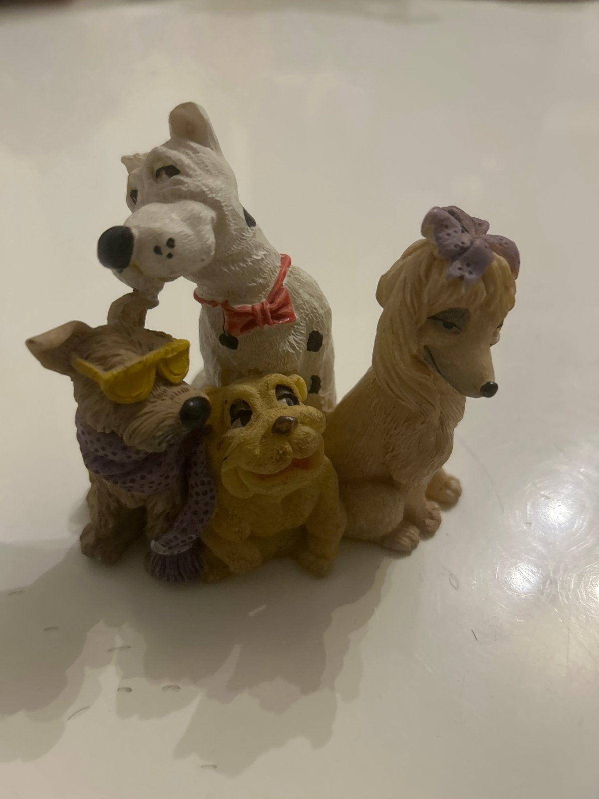 Leuk beeldje van 4 honden - 10x8 cm, Ophalen of Verzenden, Zo goed als nieuw, Hond of Kat, Beeldje of Figuurtje