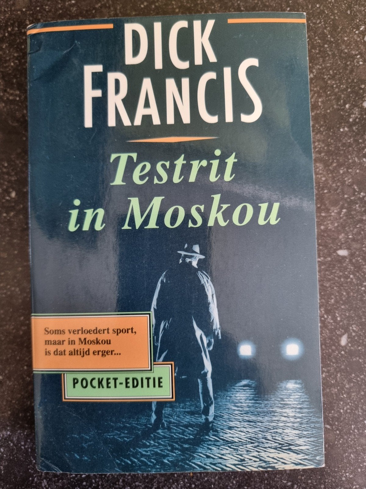 Testrit in Moskou - Dick Francis (Pocket), Ophalen of Verzenden, Gelezen, Dick Francis, Nederland