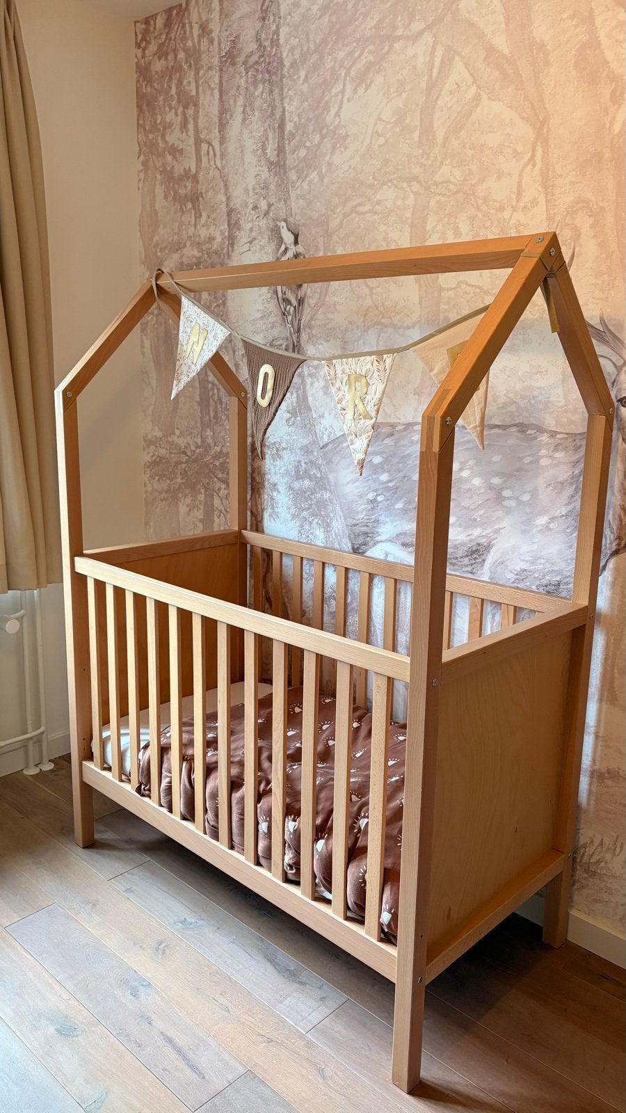 Bopita 60x120cm Houten ledikant met huisframe en matras, Ophalen, Gebruikt, Ledikant