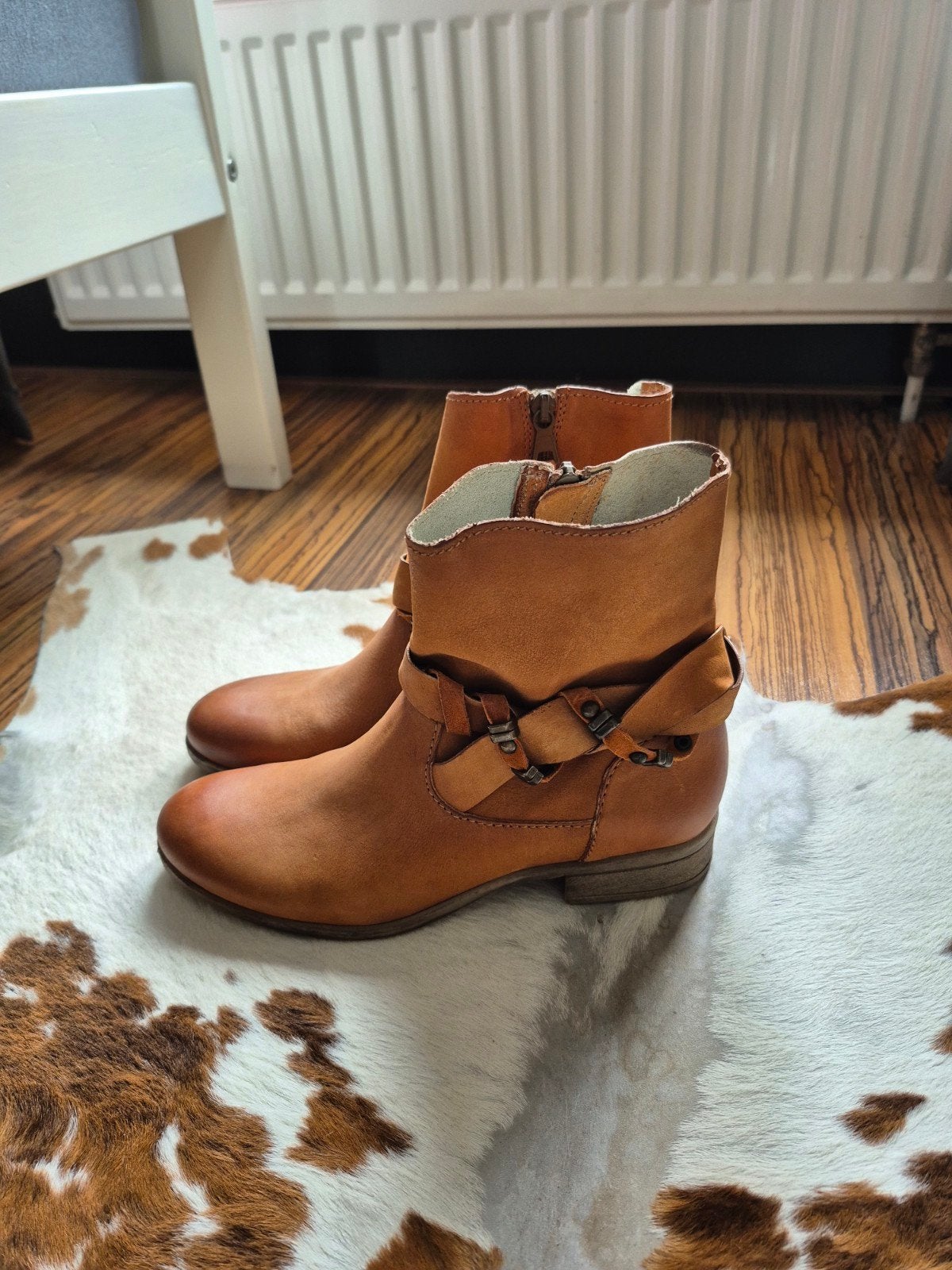 Mjus Enkellaarsjes mt 38 Nieuw.!!, Kleding | Dames, Bruin, Lage of Enkellaarzen, Nieuw, Ophalen of Verzenden
