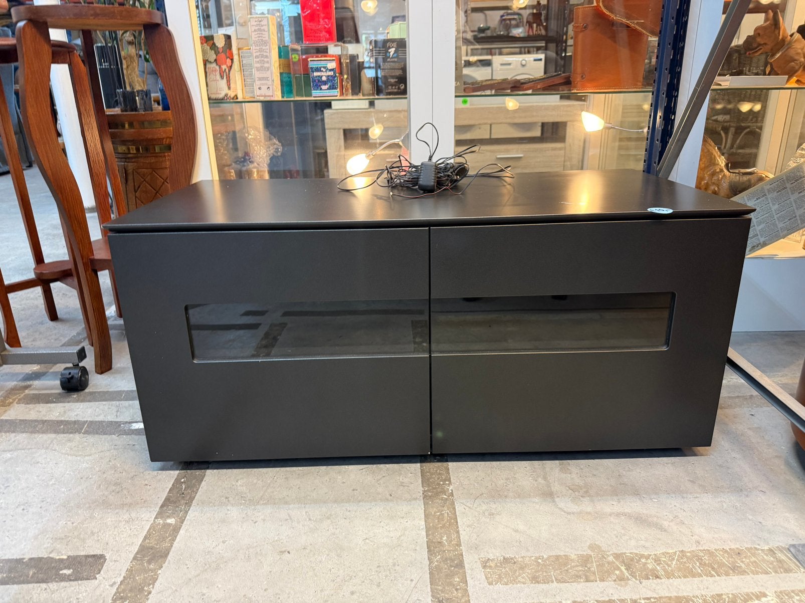 Zwart tv-meubel met verlichting, Ophalen, Zo goed als nieuw, 25 tot 50 cm