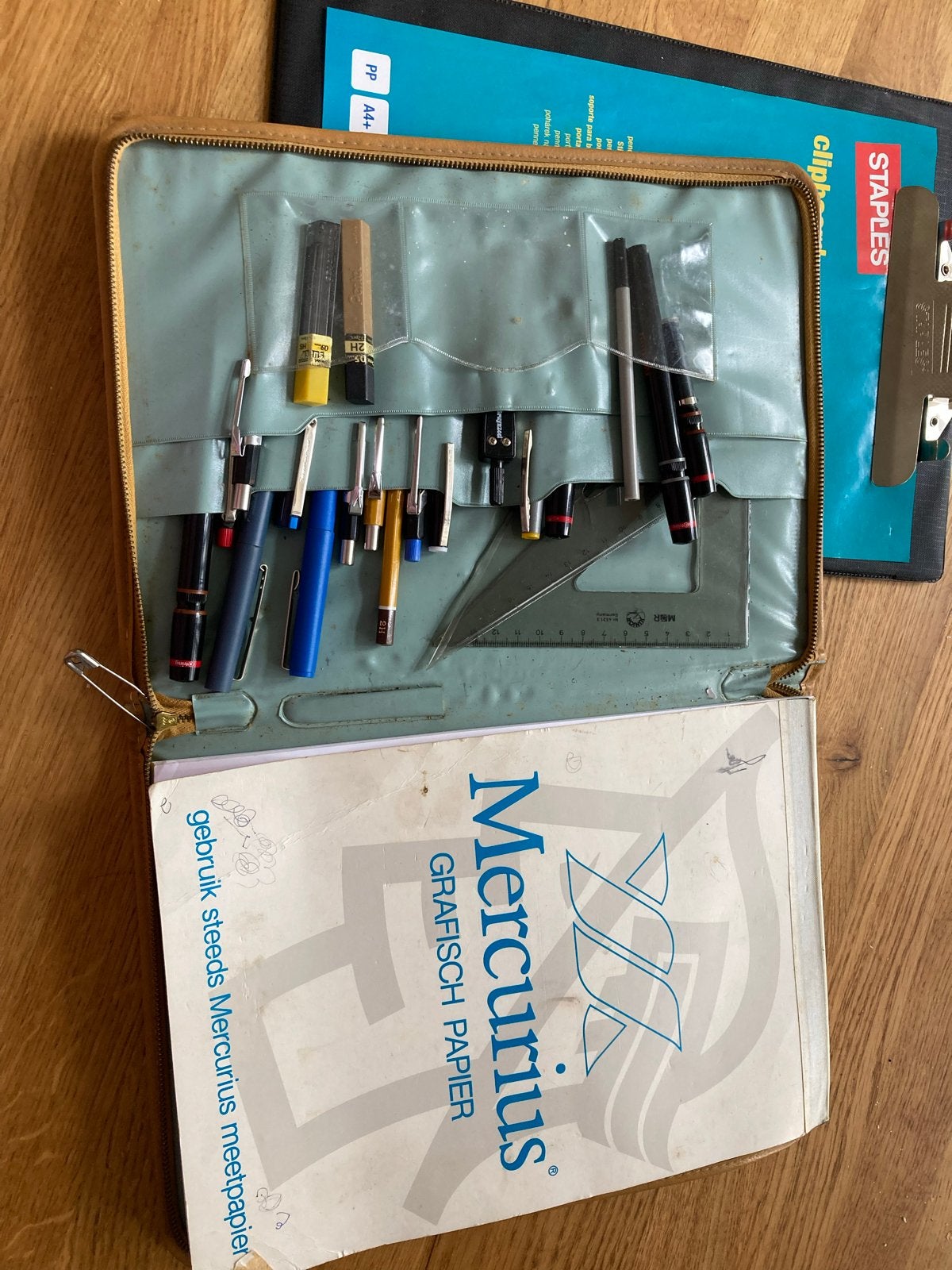 Tekenset met grafisch papier en clipboard, Ophalen of Verzenden, Gebruikt, Overige typen