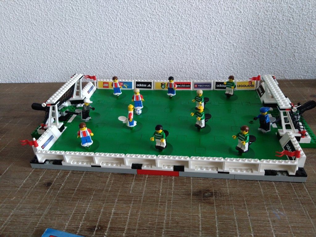 lego 3409 voetbalveld, Kinderen en Baby's, Speelgoed | Duplo en Lego, Gebruikt, Lego, Complete set, Compleet, Inclusief accessoires