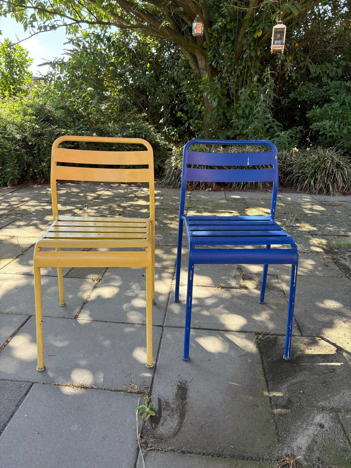 Twee kleurrijke IKEA tuinstoelen, Tuin en Terras, Tuinstoelen, Gebruikt, Metaal, Ophalen