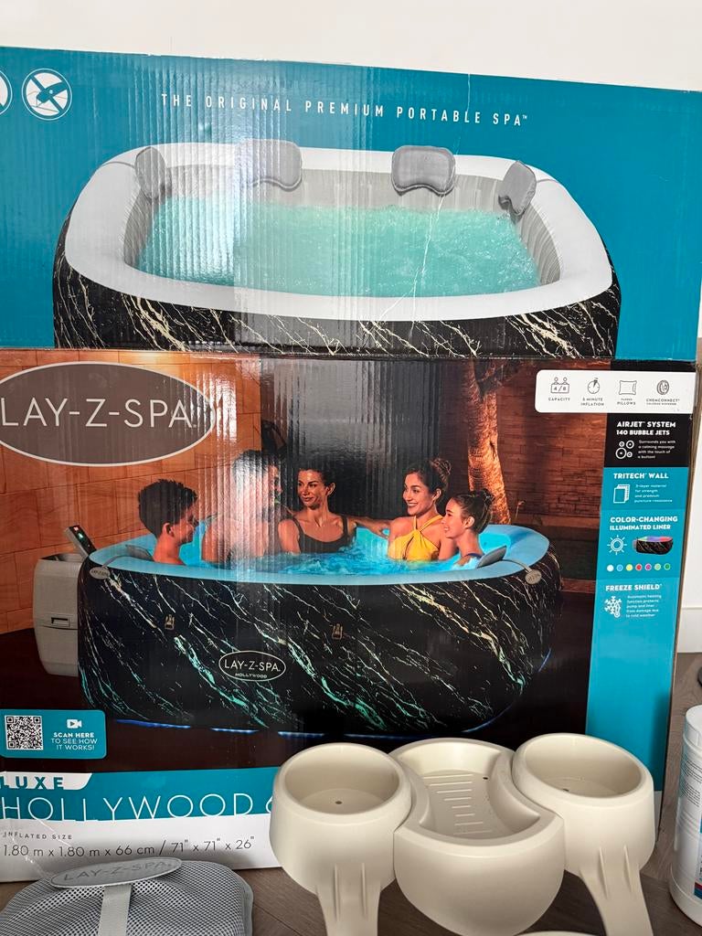 Lay-Z-Spa Hollywood Luxe Opblaasbare Jacuzzi met Accessoires, Ophalen, Gebruikt, Opblaasbaar, Afdekzeil