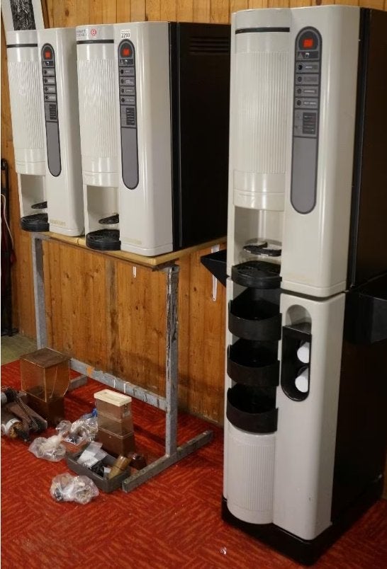 3 X Linea Arte Douwe Egberts koffie automaat voor onderdelen, Witgoed en Apparatuur, Koffiezetapparaten, Ophalen, Gebruikt, Gemalen koffie