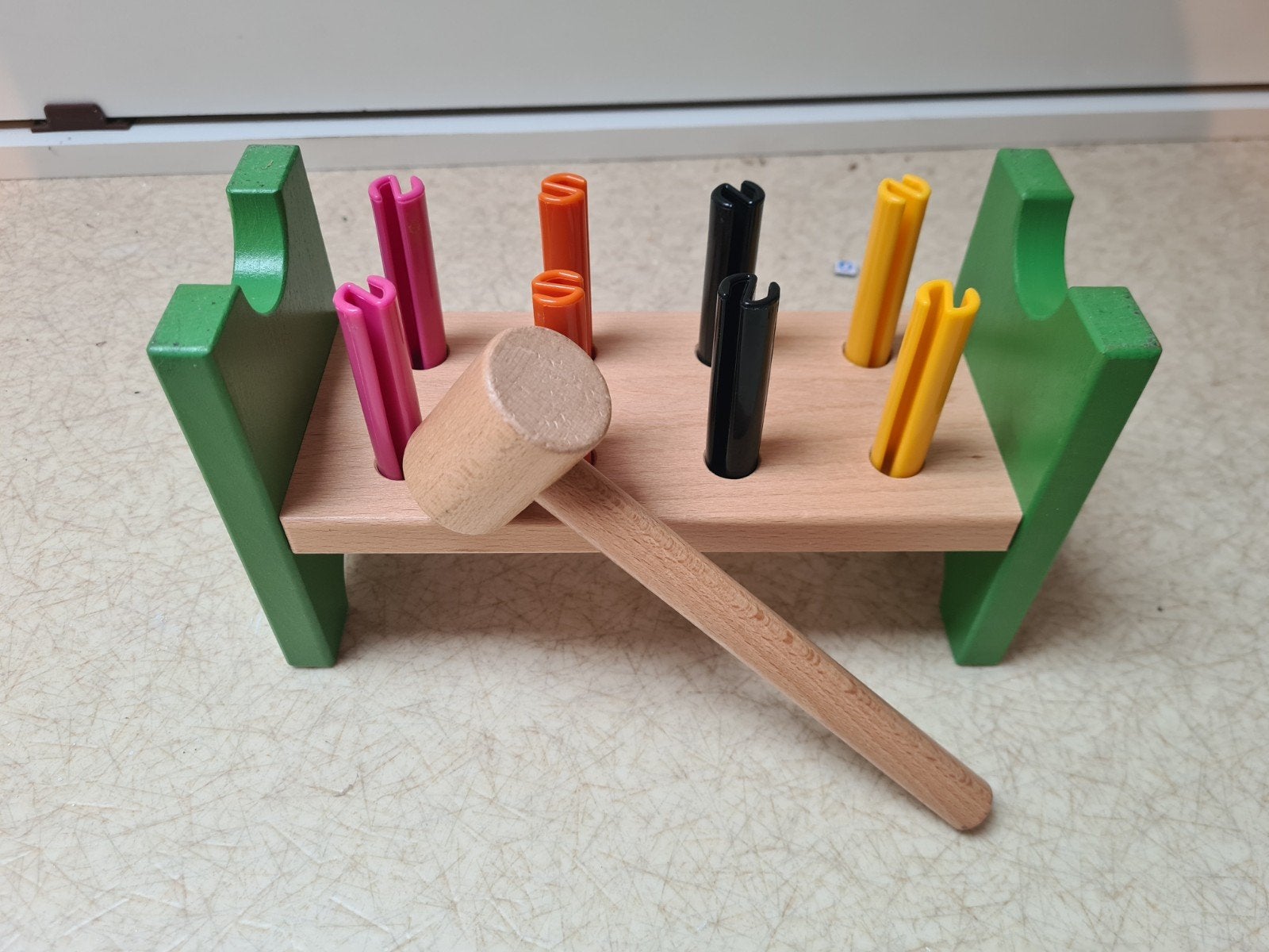 Houten hamertje tik speelgoed met gekleurde pinnen, Ophalen, Gebruikt, Overige typen