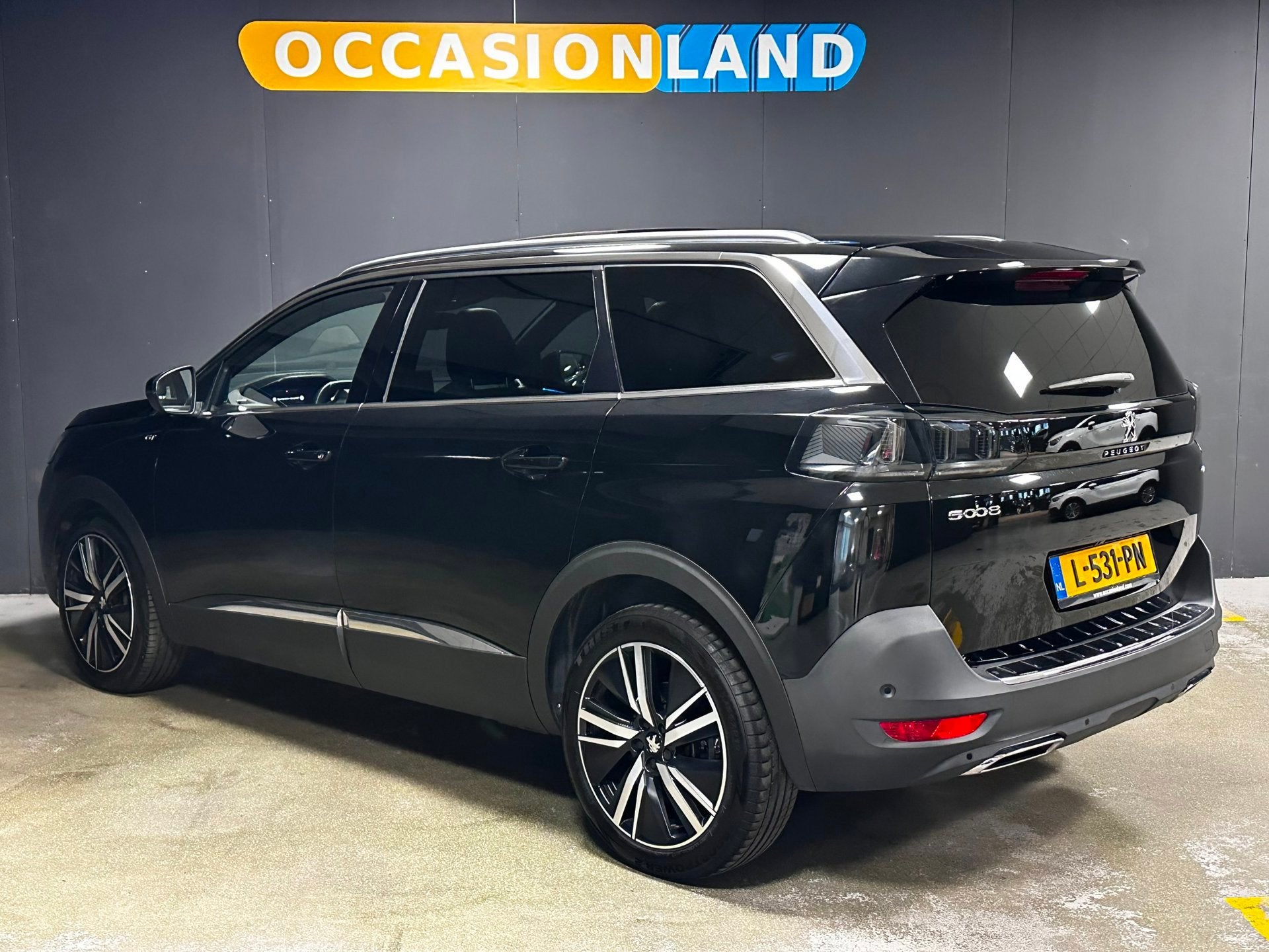 Peugeot 5008 1.6 PureTech Blue Lease GT|PANO|FOCAL|LED|SFEER, 4 cilinders, 181 pk, 7 stoelen, Zwart