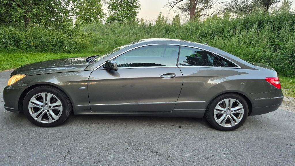 Mercedes-Benz E-Klasse 1.8 E250 CGI Coupe AUT 2011 Grijs, Achterwielaandrijving, 1800 kg, 4 cilinders, 4 stoelen