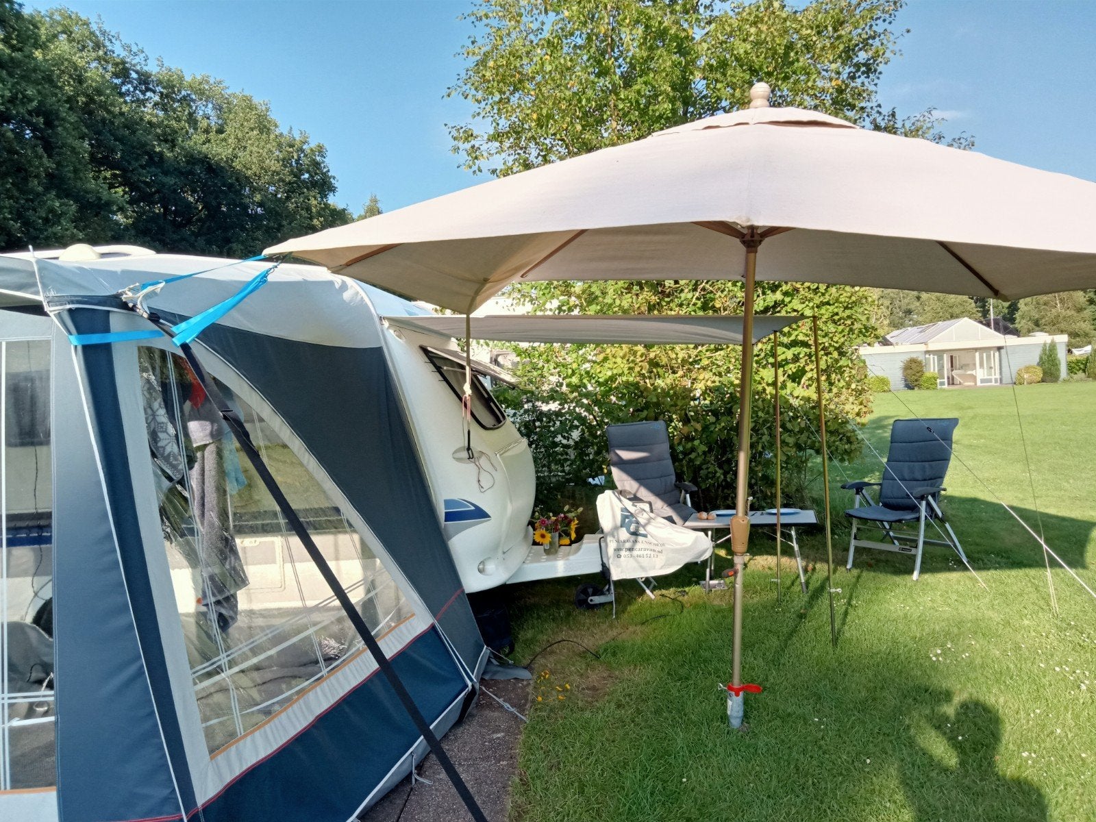 Tekoop hobby 400sf de lux easy caravan, Hobby, Fietsenrek, Treinzit, Particulier