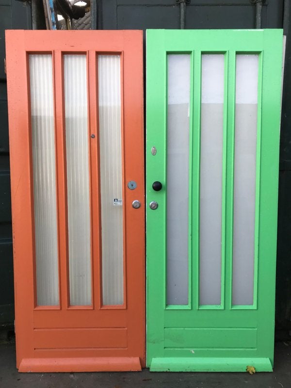nr. v118 serie gelijke voordeuren met 3 staande ruiten