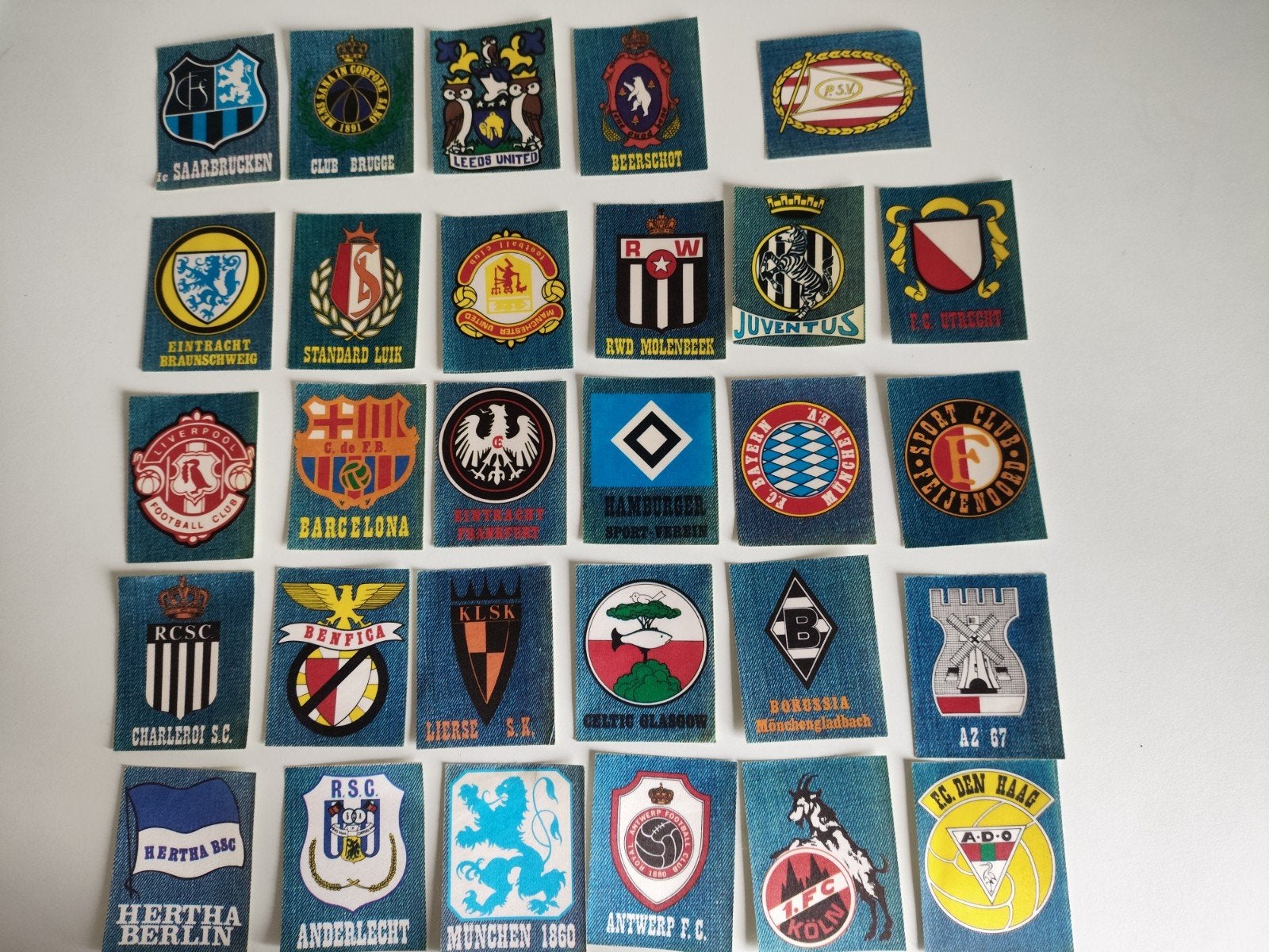 Vintage Voetbal Club Emblemen Stickers- Diverse Clubs, Verzamelen, Sportartikelen en Voetbal, Ophalen of Verzenden, Zo goed als nieuw