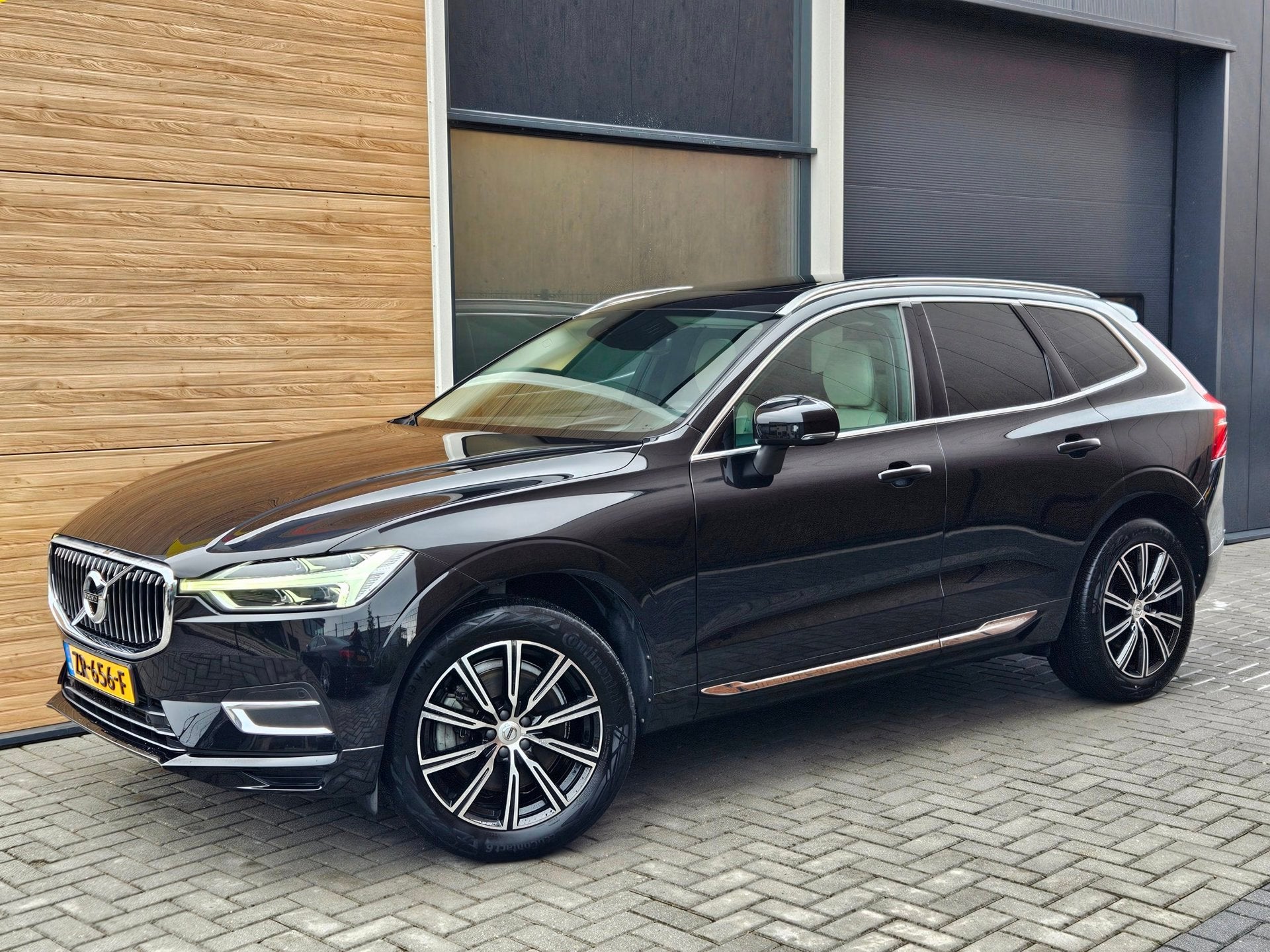 Volvo XC60 2.0 T4 Inscription Pano Head-up Carplay Leer Came, Gebruikt, 1969 cc, Zwart, Bedrijf