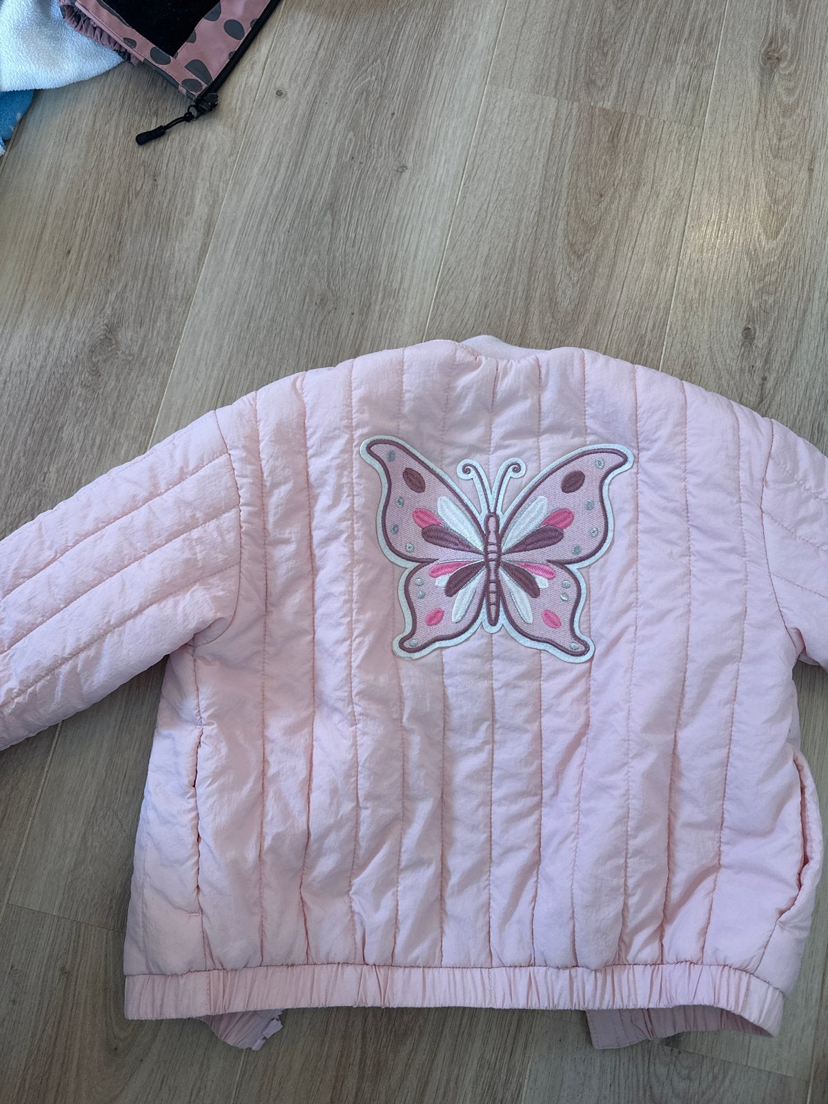 Roze kinderjas met vlinderopdruk, Ophalen of Verzenden, Zo goed als nieuw, Meisje