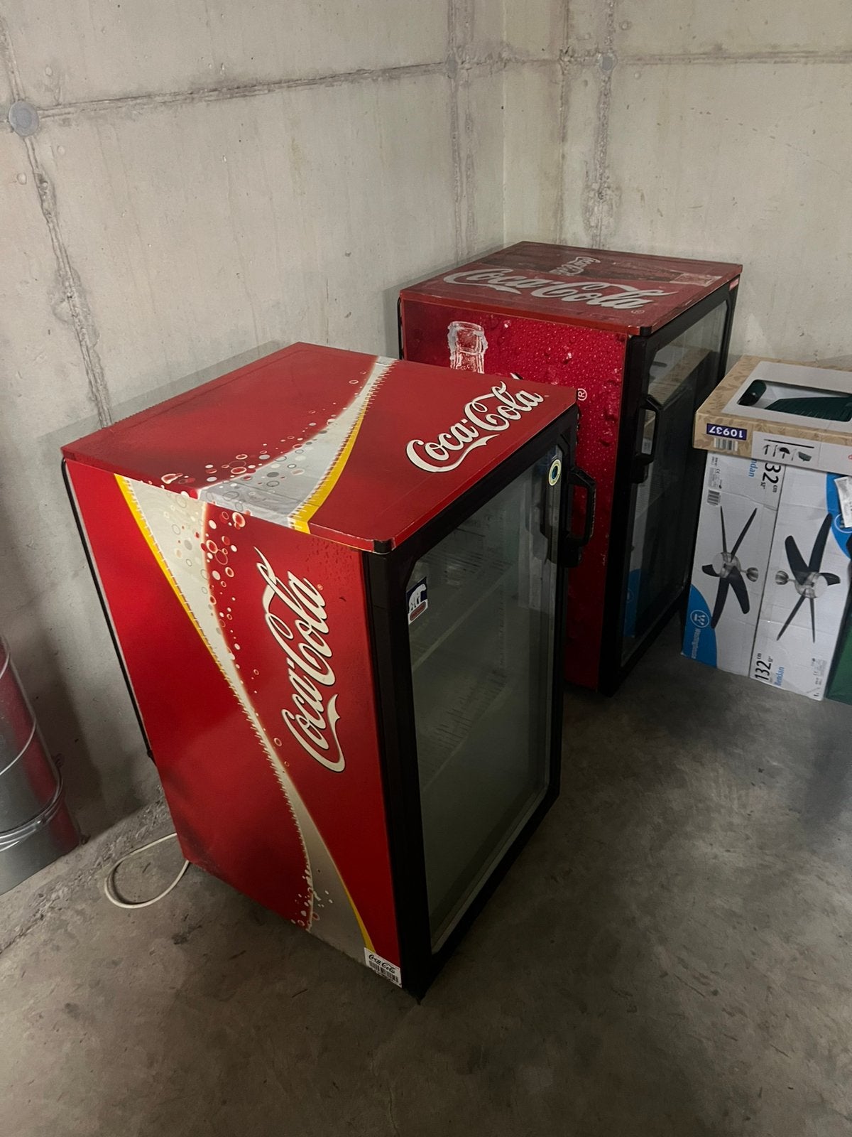 2 CocaCola koelkasten en 1 Pepsi koelkast, Witgoed en Apparatuur, Ophalen, 60 cm of meer, Zonder vriesvak, Gebruikt