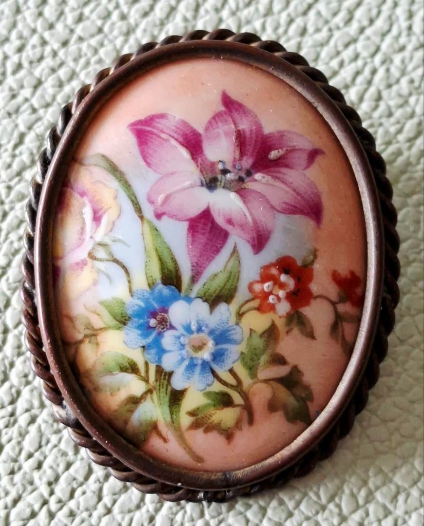 ANTIEKE BROCHE LIMOGES 5X4CM PORSELEIN GESCHILDERD, Ophalen, Overige materialen, 4 tot 7 cm, Bruin