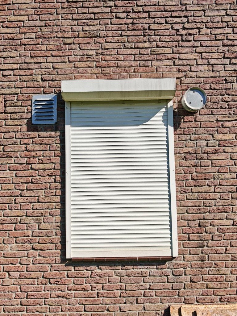 Elektrisch bedienbaar rolluik 107,7cm x 153,5 cm, Doe-het-zelf en Verbouw, Rolluiken, Ophalen, Gebruikt, 100 tot 150 cm, Wit
