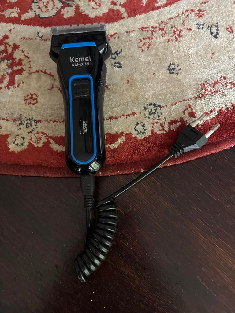 Kemei El. oplaadbaar Scheerapparaat met NIEUW scheerhoofd, Ophalen of Verzenden, Gebruikt, Scheren en Epileren