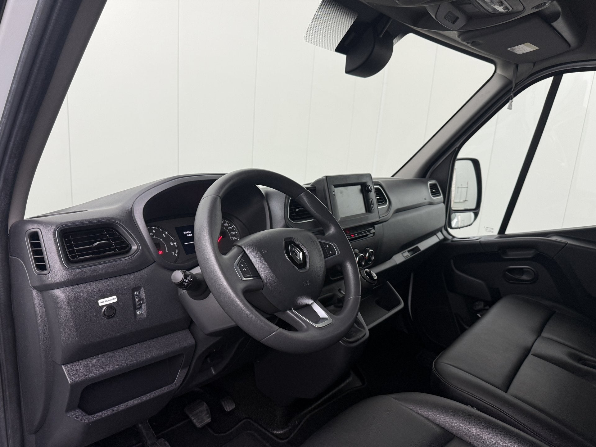 Renault Master 2.3DCi 135PK L3H2 Maxi | Navigatie | Camera |, Auto's, Voorwielaandrijving, Dealer onderhouden, 136 pk, Gebruikt