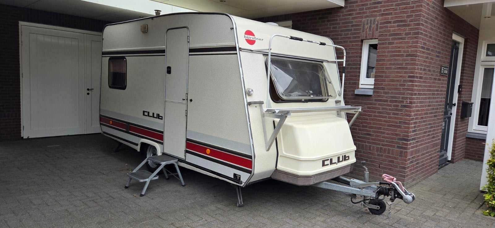 Burstner Club Caravan met voortent en uitbouw, Caravans en Kamperen, Particulier, 500 - 750 kg, Kachel