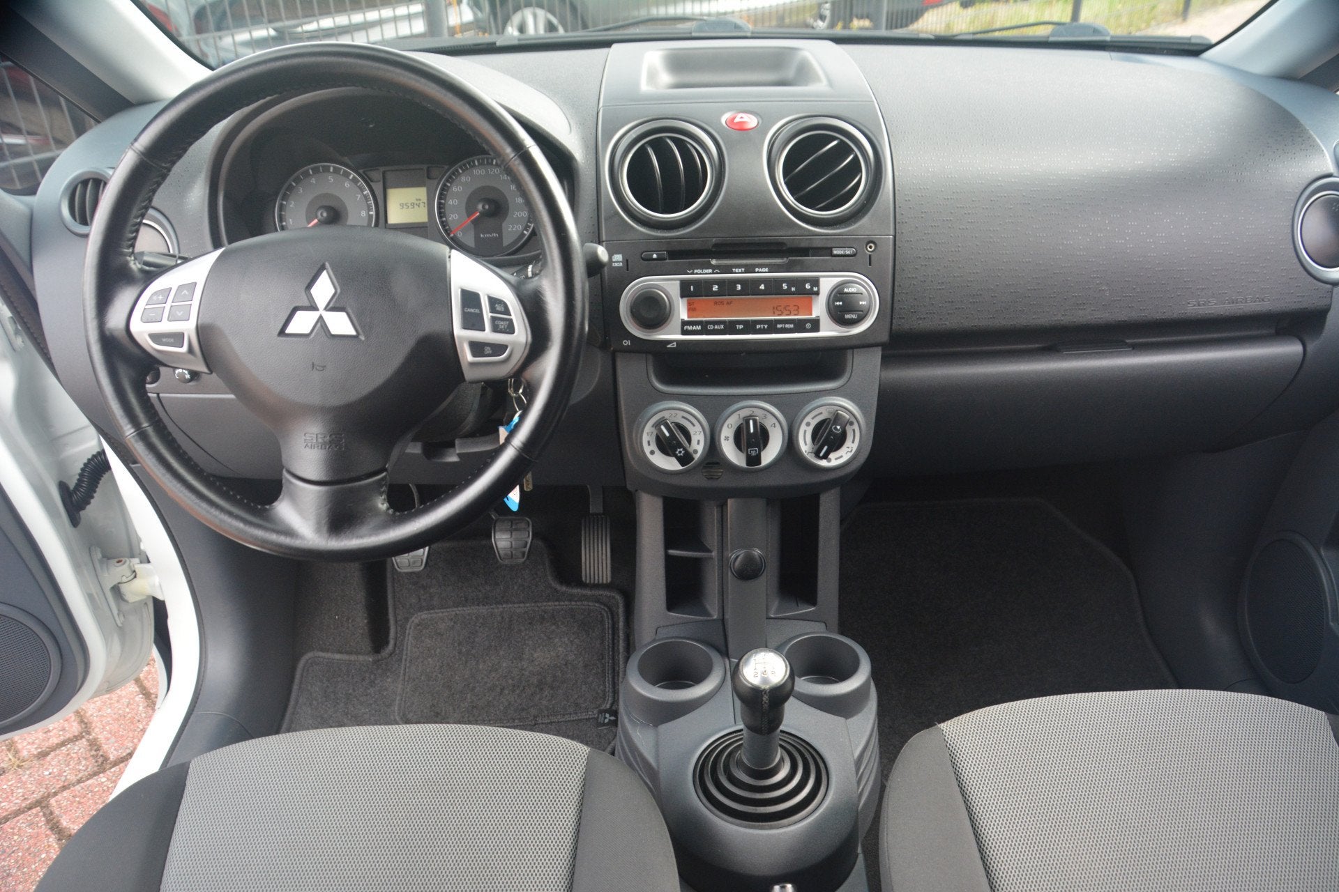Mitsubishi Colt 1.3 Edition Two 1e eigenaar dealeronderhoude, Voorwielaandrijving, Stof, Gebruikt, 4 cilinders