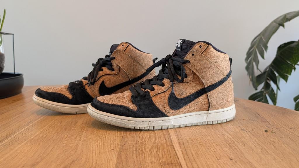 Collectors item - Nike SB Dunk high pro limited edition CORK, Wit, Nike, Ophalen of Verzenden, Gedragen