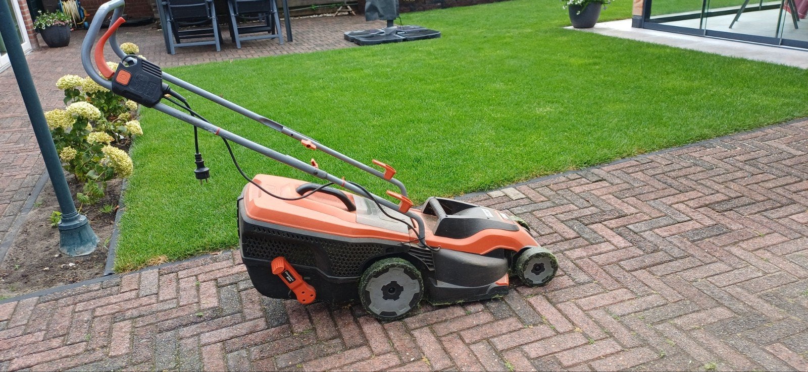 Black & Decker Elektrische Grasmaaier 1400W 34cm, Ophalen, Cirkelmaaier, Gebruikt, Elektrische grasmaaier