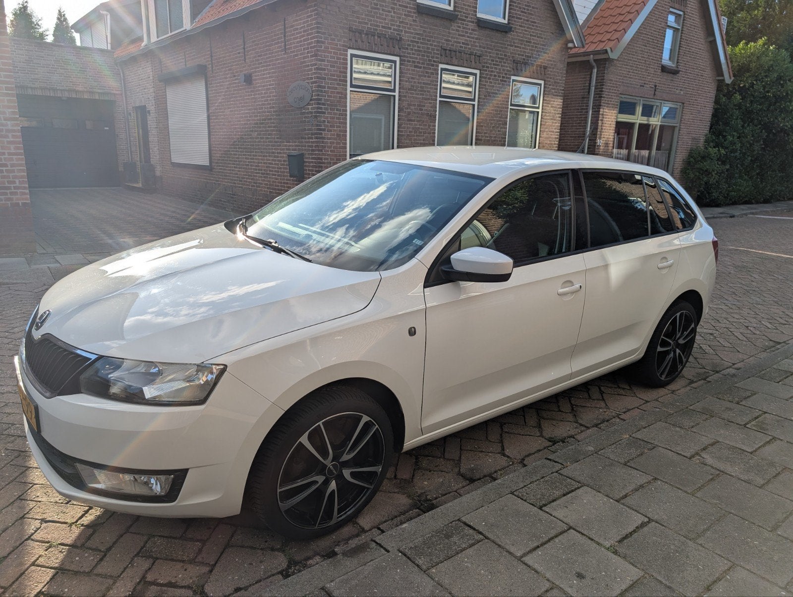 Skoda Rapid 1.2 TSI 63KW Spaceback H5 2014 Wit, Auto's, Voorwielaandrijving, Stof, 4 cilinders, Origineel Nederlands