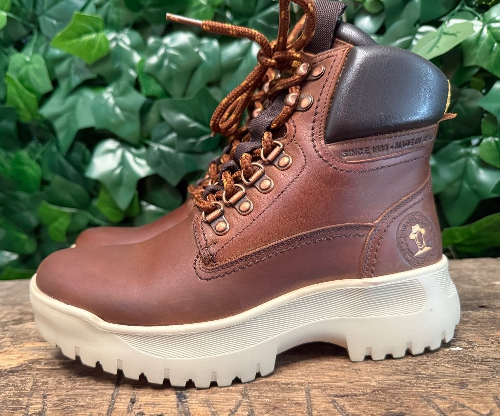 Nieuwe  veterboots van panama jack maat 36