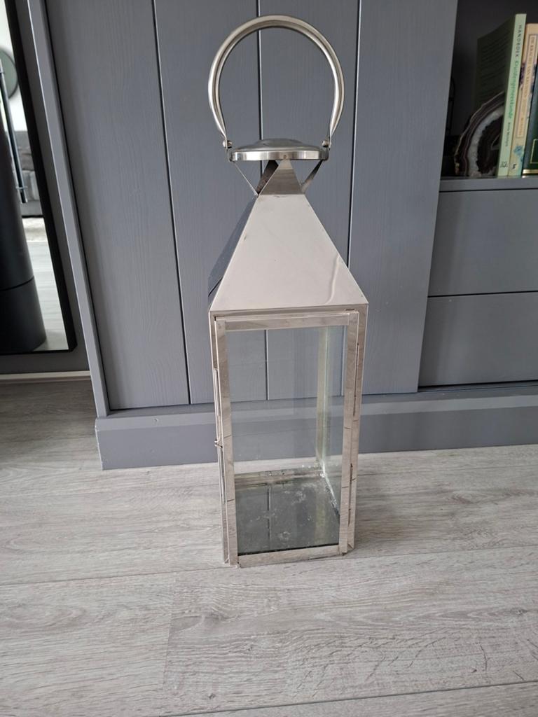 Windlicht / lantaarn

56 cm hoog., Ophalen, Gebruikt, Metaal, 50 tot 75 cm