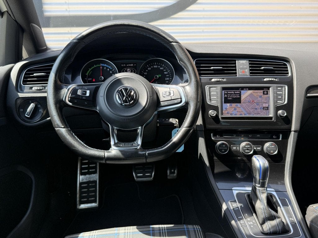 Volkswagen Golf 1.4 TSI GTE 2e Eigenaar|Navi|Carplay|PDC V+A, Auto's, Volkswagen, Stof, Gebruikt, 4 cilinders, Wit