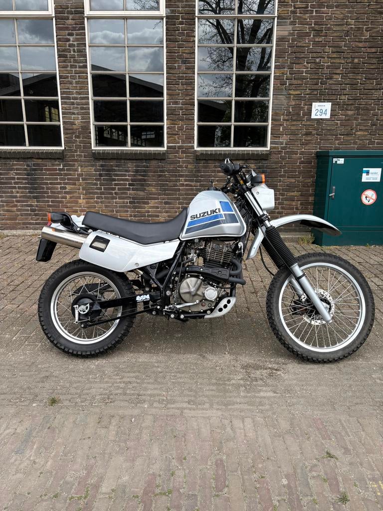 Suzuki DR600 (1986) – 6.600 km, Motoren, Motoren | Suzuki, Particulier, Enduro, meer dan 35 kW, 1 cilinder, Minimaal motorrijbewijs A2