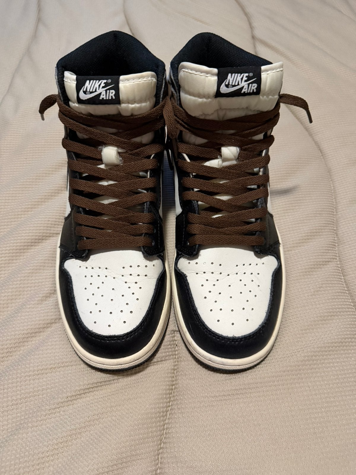 Jordan 1 high mocha, Ophalen of Verzenden, Zo goed als nieuw, Schoenen